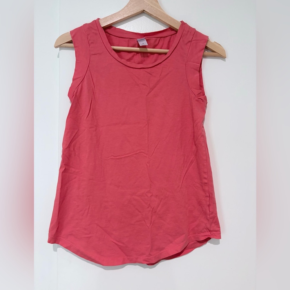 Small coral colored tank
